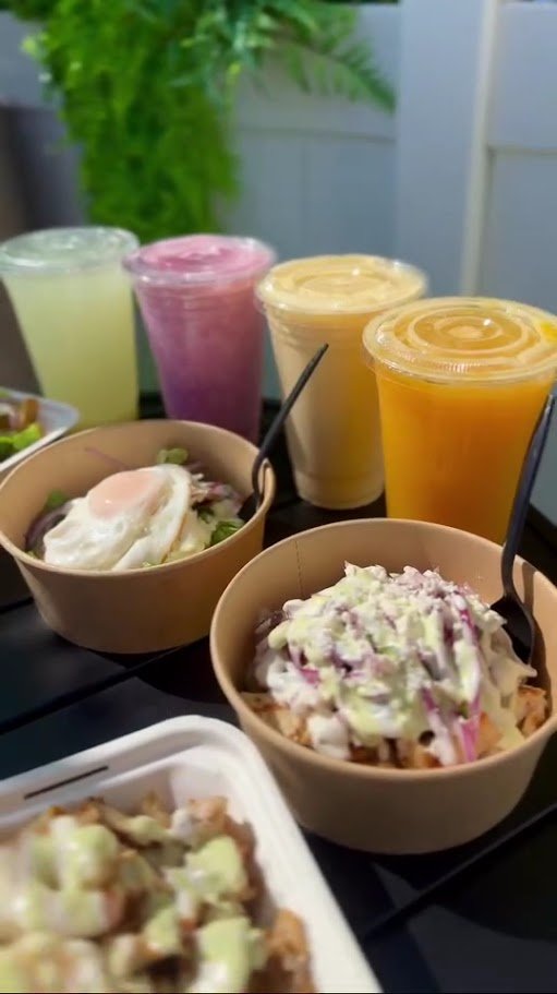 Fast-food counter with colorful Ecuadorian dishes.
