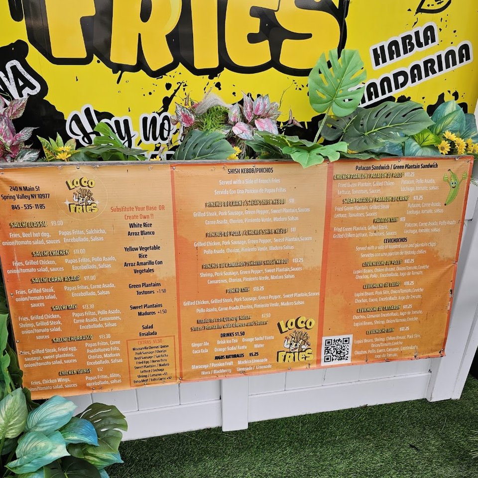 Menu board listing patacon sandwiches and cevichochos.
